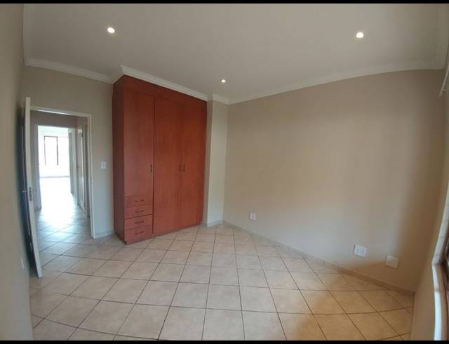 2 BEDROOM TOWNHOUSE FOR SALE IN KENLEAF